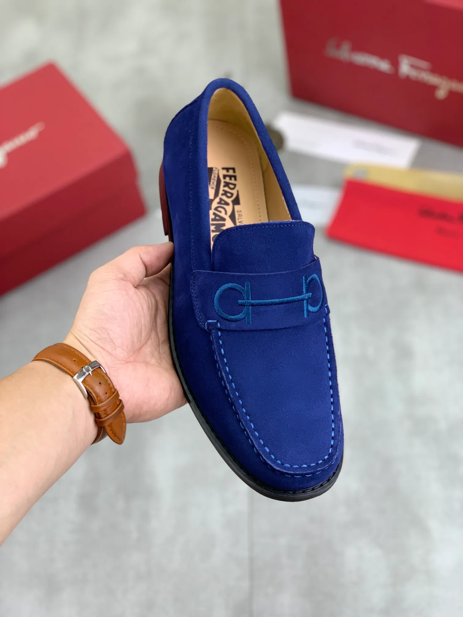 Men's Men's Shoes 💰P460💰[New Style] Water-dyed Niuli 🆘[Salvatore Ferragamo] Ferragamo's latest casual business leather shoes for men! Available at counters simultaneously! The fabric is made of specially imported original calfskin, the lining is made of imported water-dyed cowhide, and the original combination outsole is absolutely luxurious and leads the fashion trend. Matching code: 38-45; 5️⃣ colors available